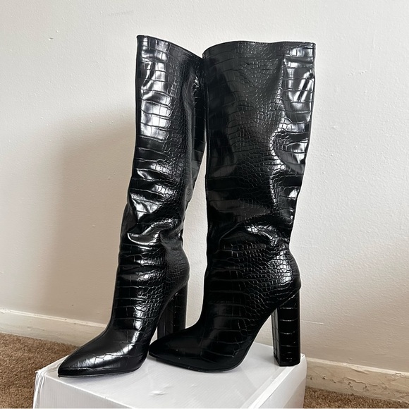 SHEIN Shoes - SHEIN Black Heeled Boots with Modern Silhouette